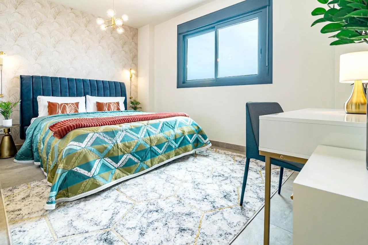 Inf25E- Tastefully Furnished Flat, Estepona Center