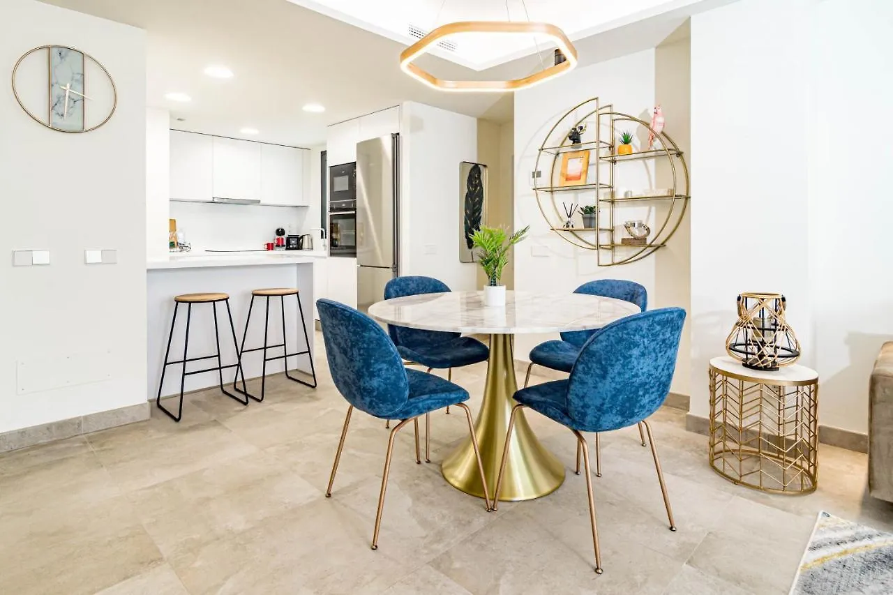 아파트 Inf25E- Tastefully Furnished Flat, Estepona Center 스페인