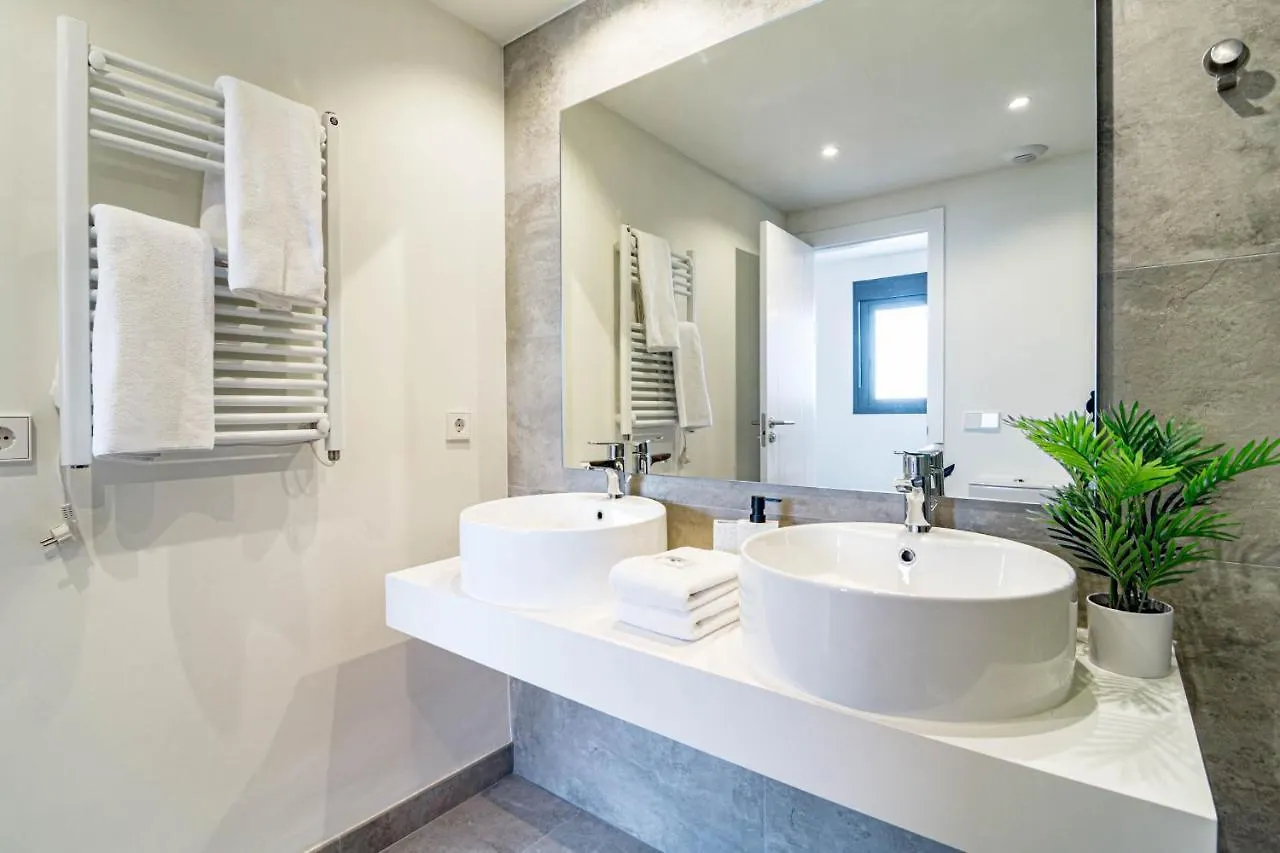 Inf25E- Tastefully Furnished Flat, Estepona Center