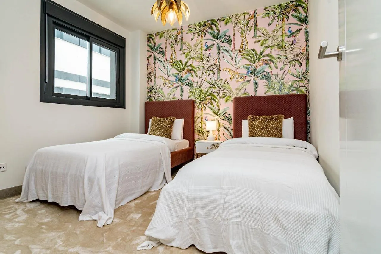 Inf25E- Tastefully Furnished Flat, Estepona Center 0*,  스페인